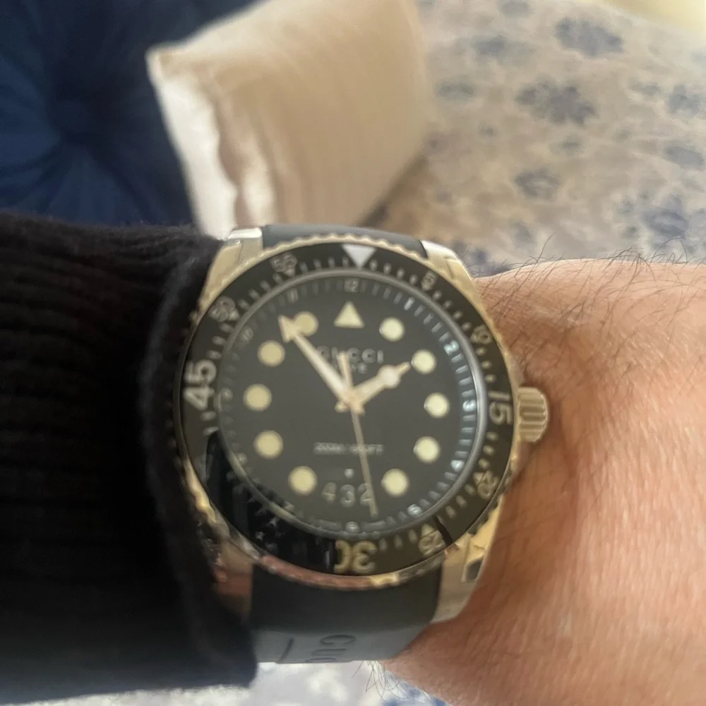 Beautiful Gucci Diver 45mm Luminous Rubber Strap Mens Watch 100% authentic🇮🇹! - Picture 6 of 8